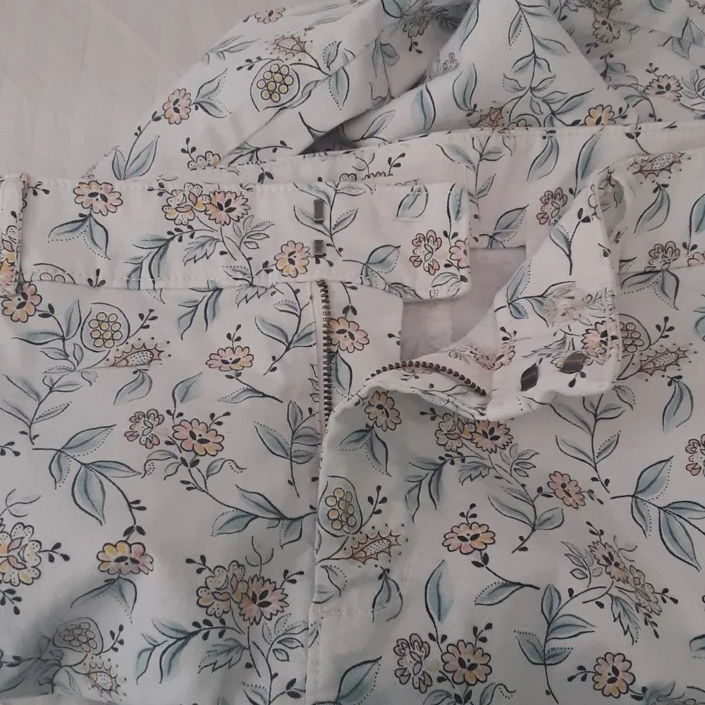 Loft Plus Size 16 Floral Pants - Picture 3 of 11